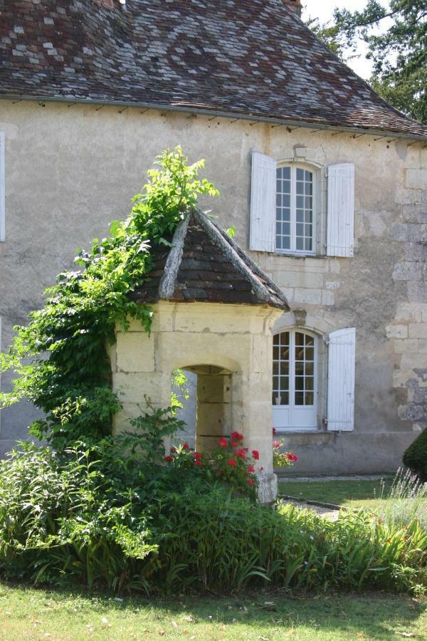 Chateau La Gentilhommiere Du Puits Notre-Dame 30 Rue De L'Eglise 24110 Saint Leon Sur L'Isle Exterior photo